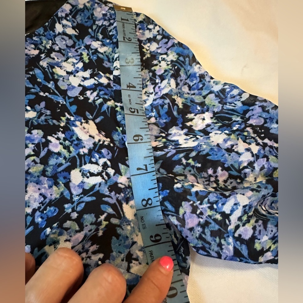 Brand: Tahari, new dress, size 4, floral with zipper at back. - Picture 9 of 15